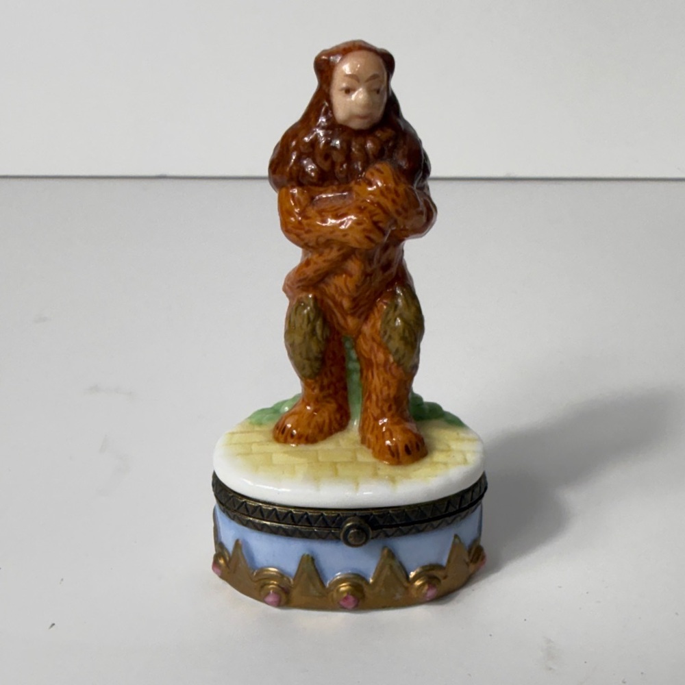 Wizard Of Oz 1998 Cowardly Lion Porcelain Trinket Box